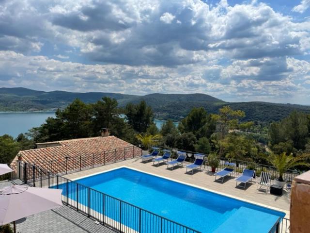 Отель Auberge Du Castellas