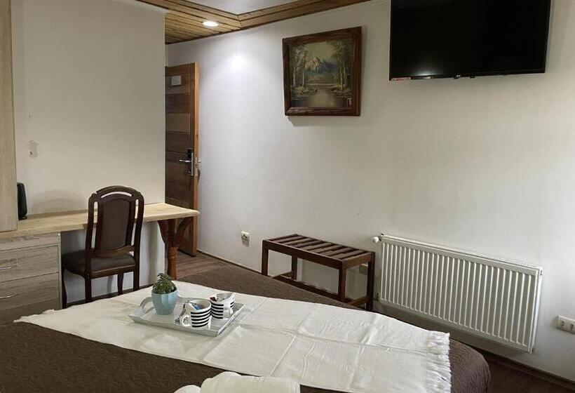 Majatalo 4 Habitación Privada Cama Matrimonial