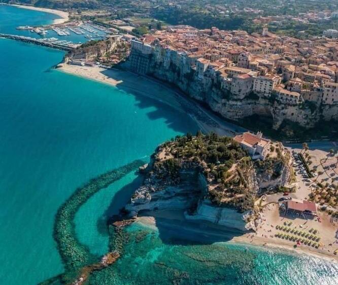 ベッドアンドブレックファースト Ingrid Rooms Tropea