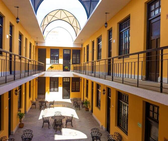 בית מלון כפרי La Nacional By Kavia