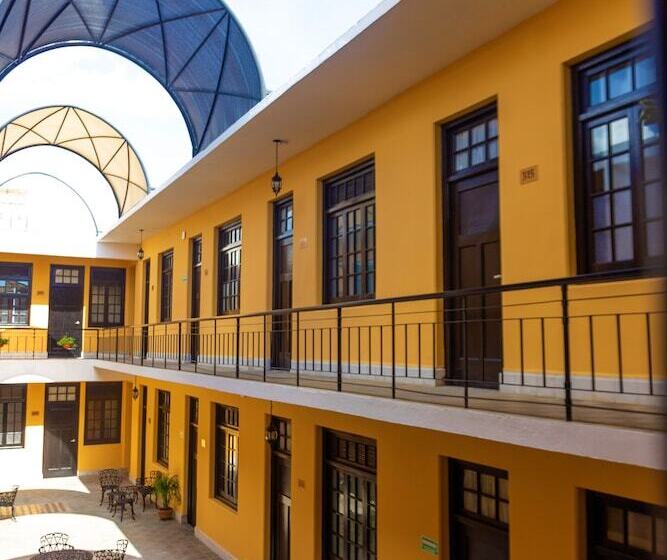 בית מלון כפרי La Nacional By Kavia