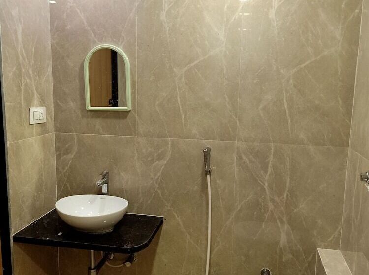 Sun Stone Hotel & Club   Jawai