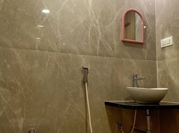 Sun Stone Hotel & Club   Jawai