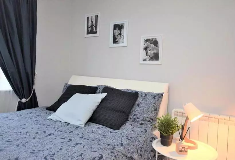 Lovely Apartment Close To The Town Centre & Train Station