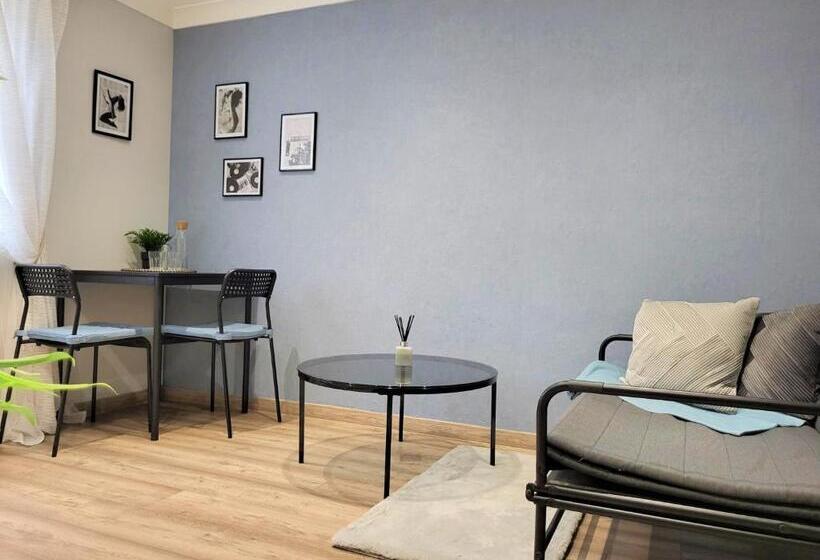 Lovely Apartment Close To The Town Centre & Train Station