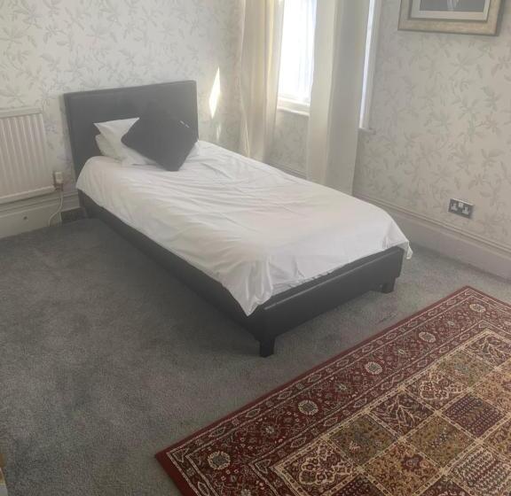 Пансион The New Macleods Guest House