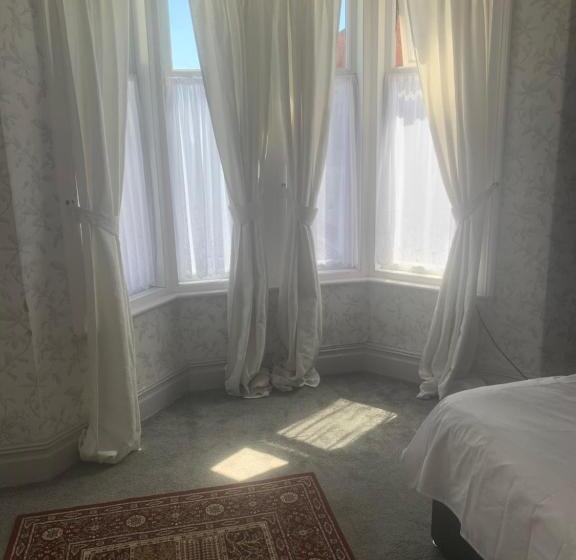 Пансион The New Macleods Guest House