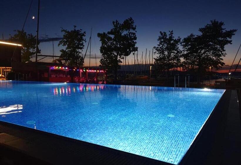 Bl Lakeside Apartman