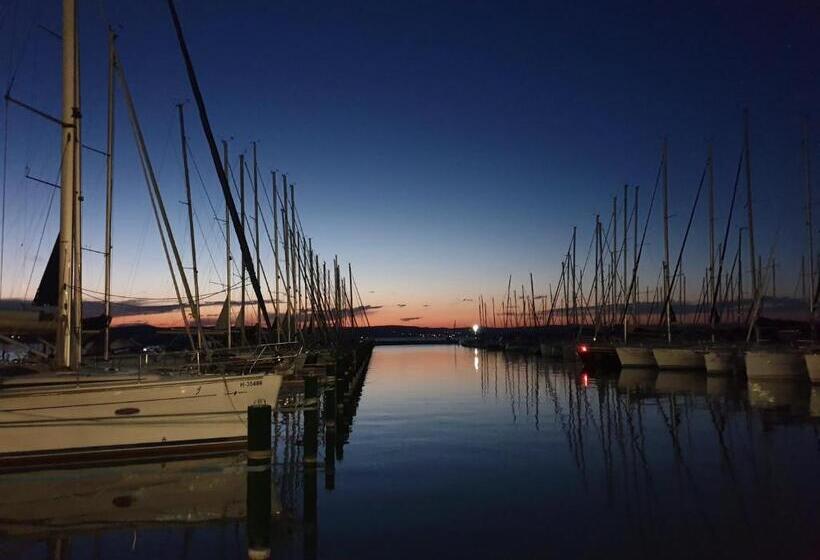 Bl Lakeside Apartman