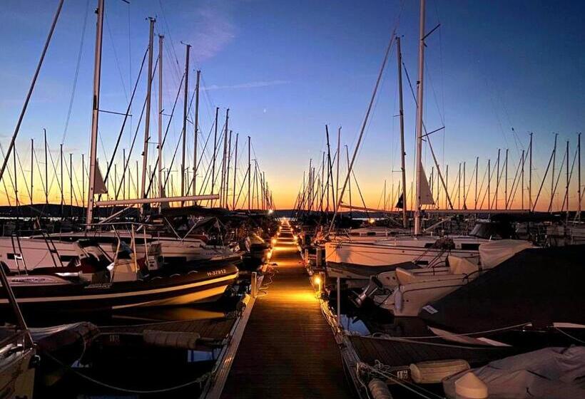 Bl Lakeside Apartman