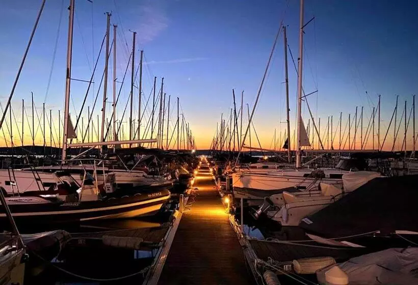 Bl Lakeside Apartman