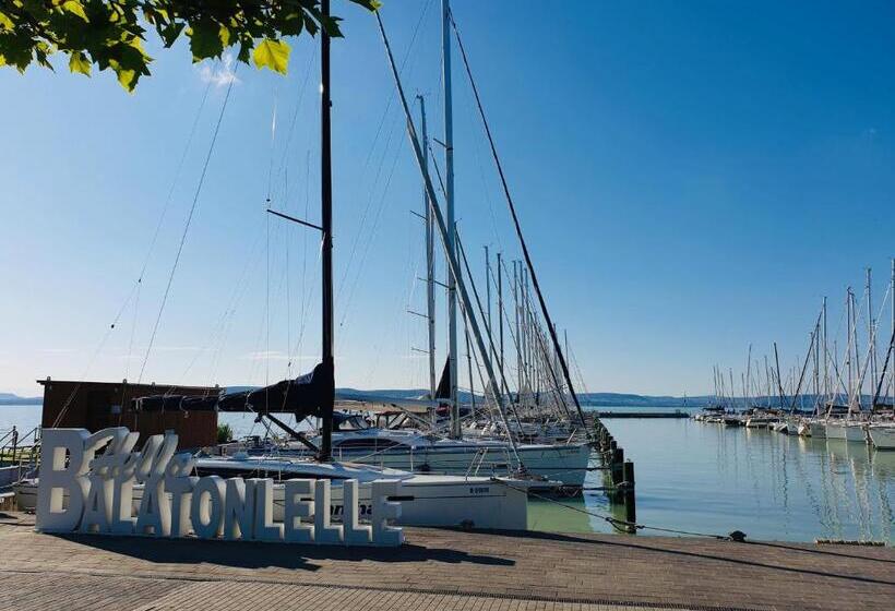 Bl Lakeside Apartman