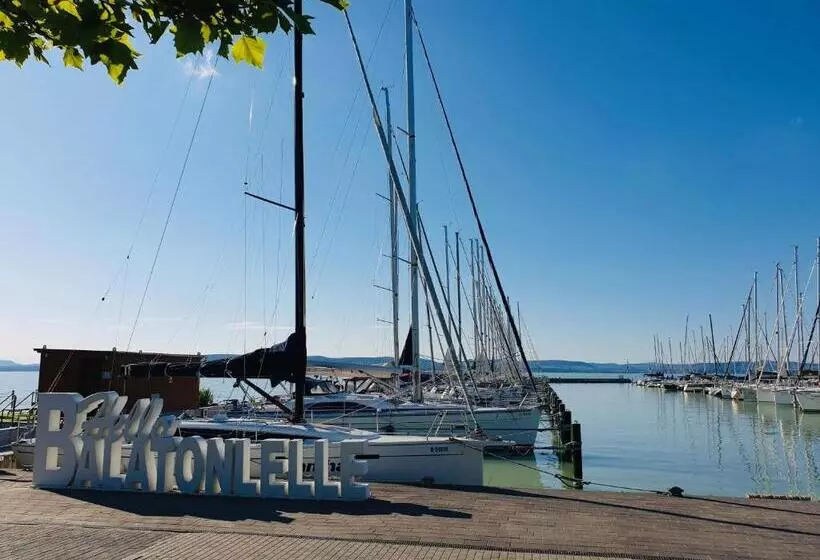 Bl Lakeside Apartman
