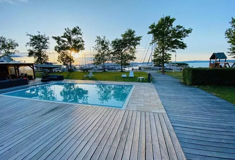 Bl Lakeside Apartman