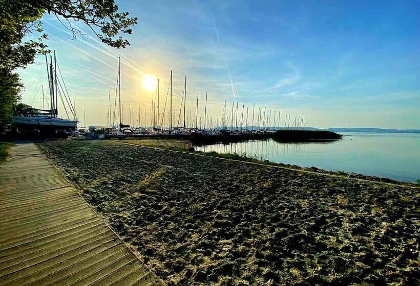 Bl Lakeside Apartman