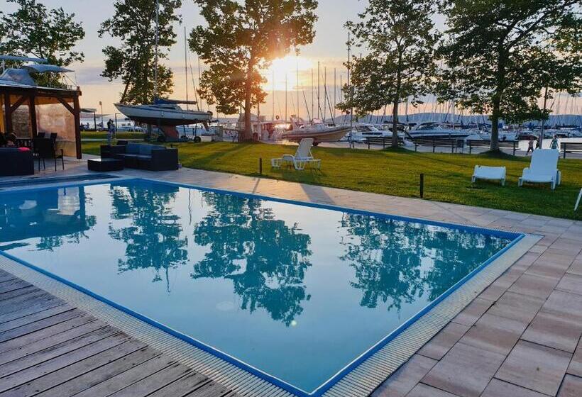 Bl Lakeside Apartman