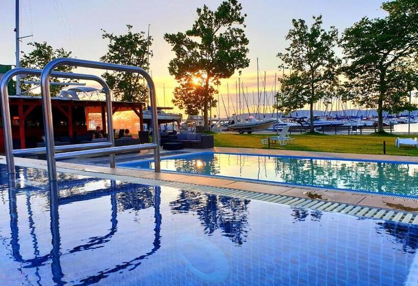 Bl Lakeside Apartman