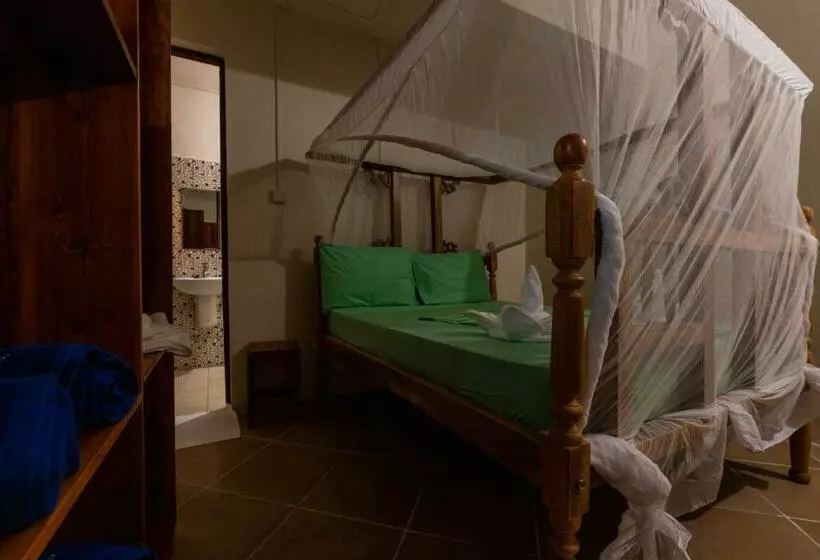 Hotelli Eden Paradise