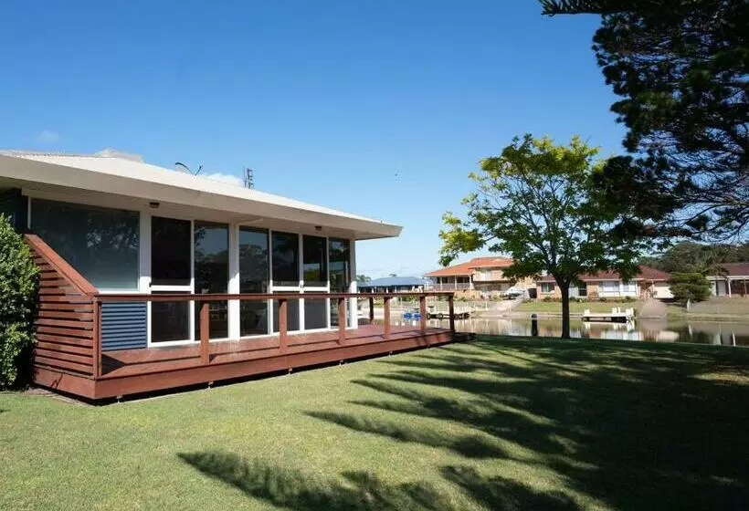 Lomakeskus Mounties @ Sussex