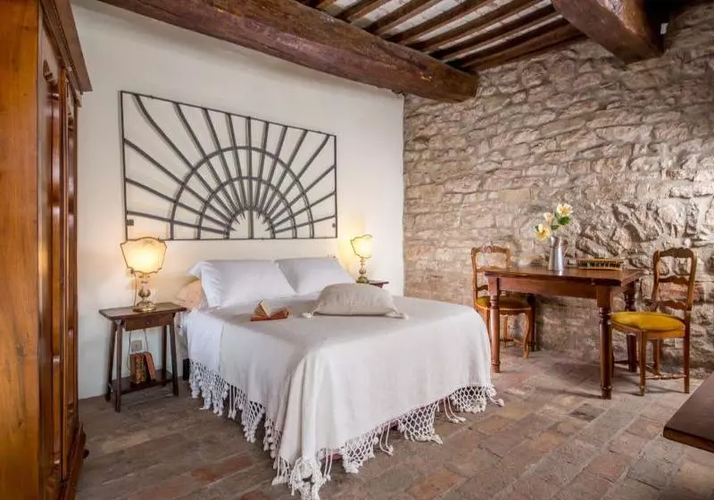 ホテル Castello Valenzino