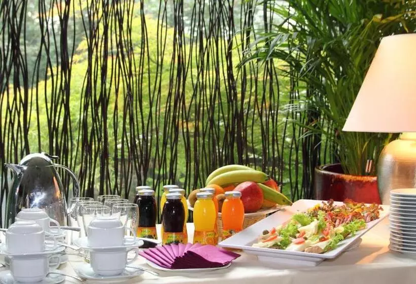 Hotel College Garden