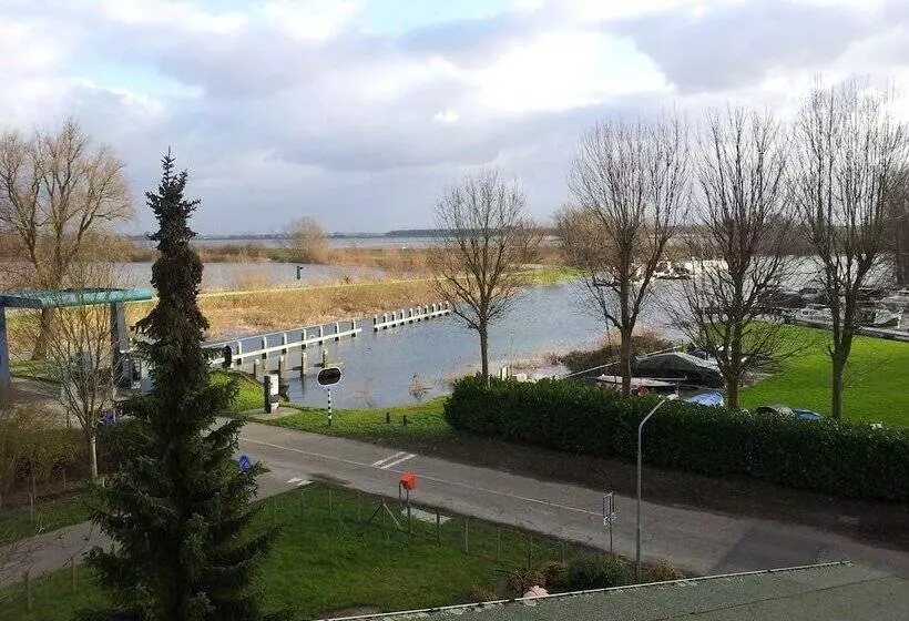 Otel De Brabantse Biesbosch