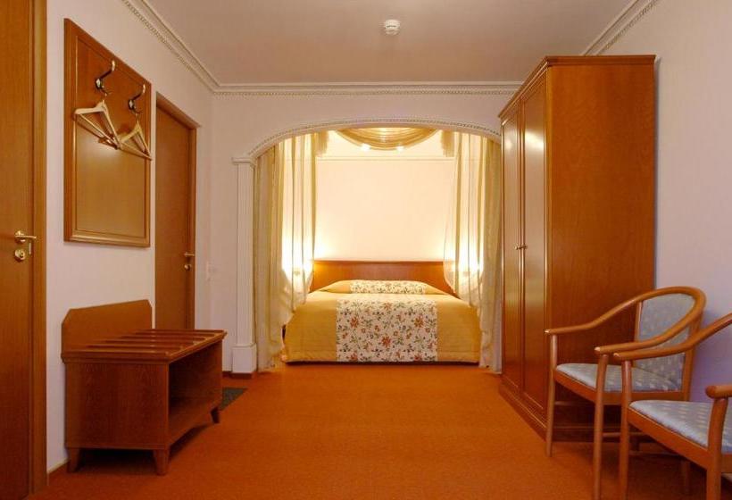 בית מלון כפרי Emona