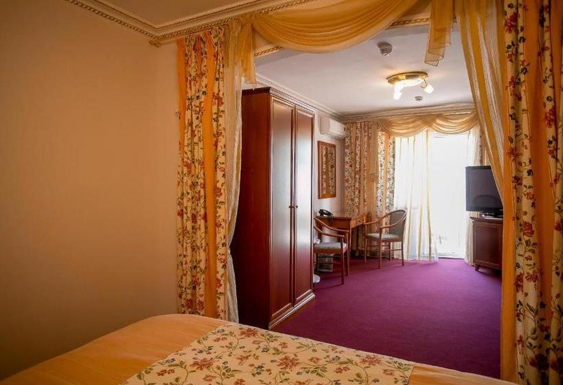 בית מלון כפרי Emona