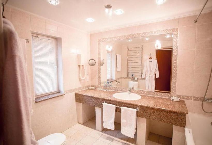 בית מלון כפרי Emona