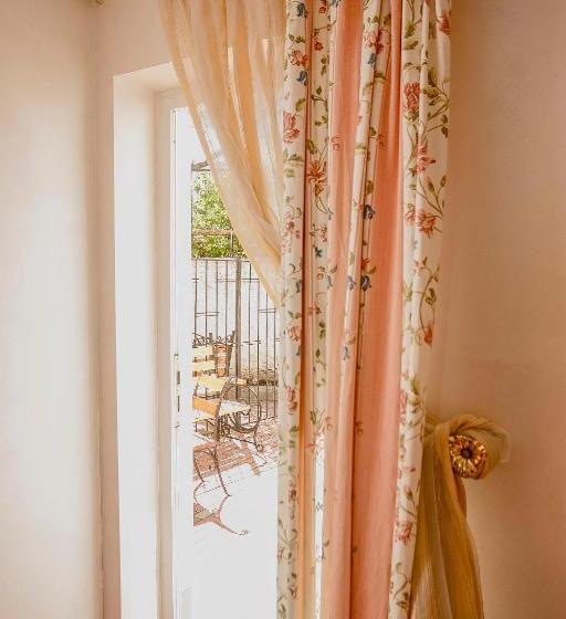 בית מלון כפרי Emona