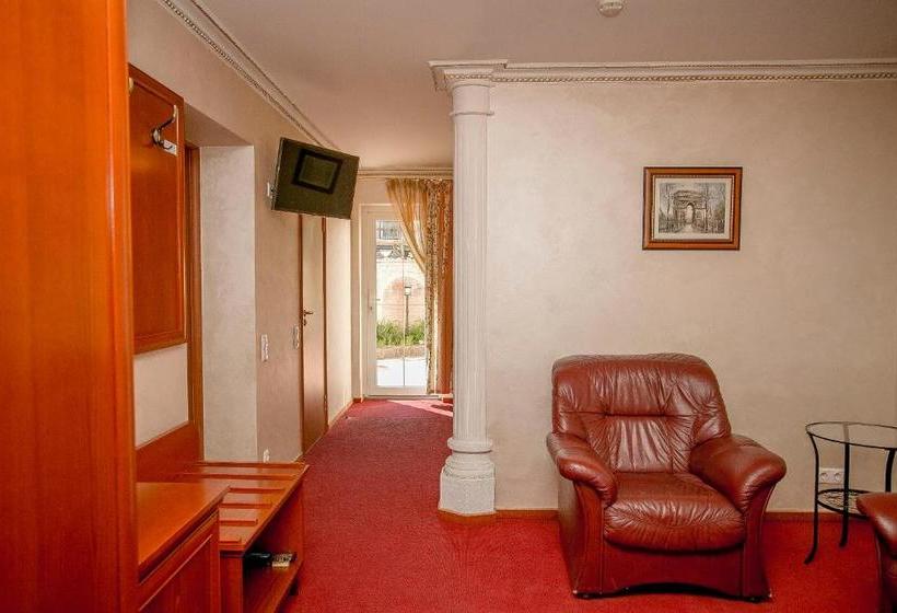 בית מלון כפרי Emona