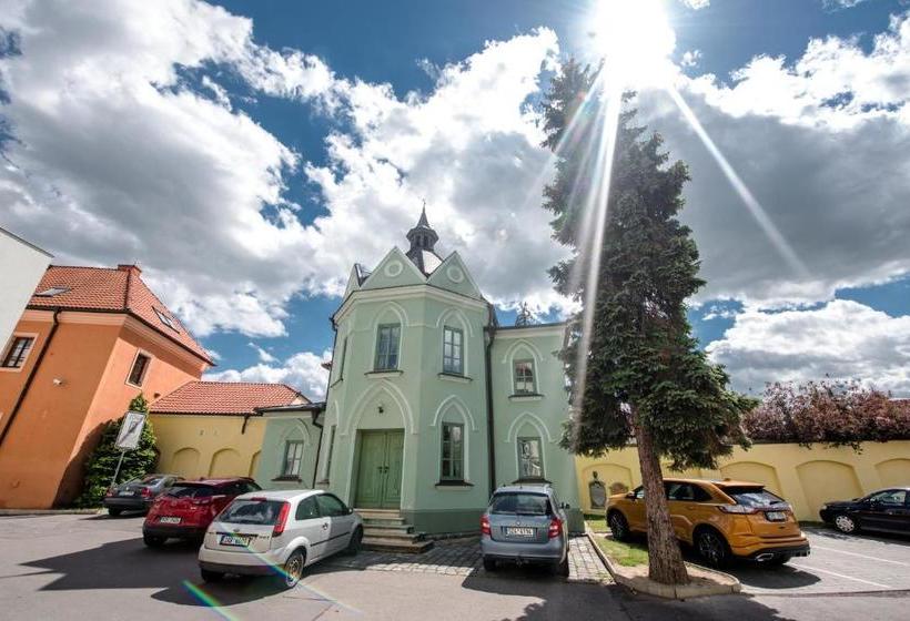 Hotel Octarna   Free Parking