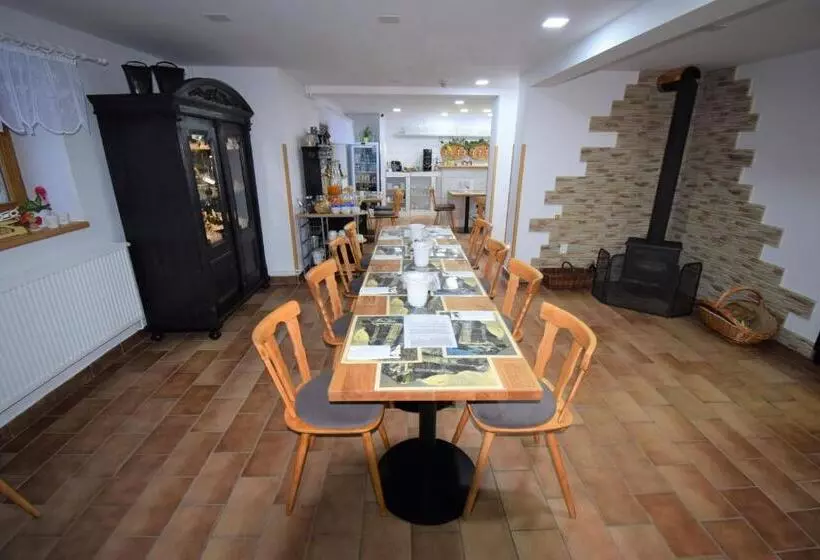 ホテル Pension St. Moritz