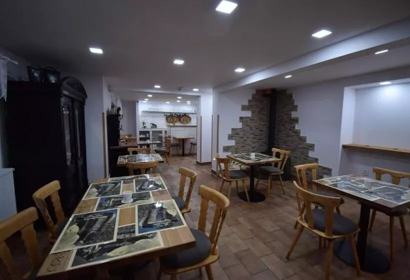 ホテル Pension St. Moritz