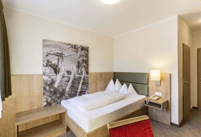 Urdlwirt   Hotel & Restaurant