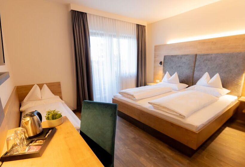 Urdlwirt   Hotel & Restaurant