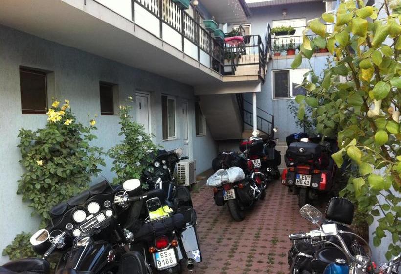 هتل Hostel Tropical