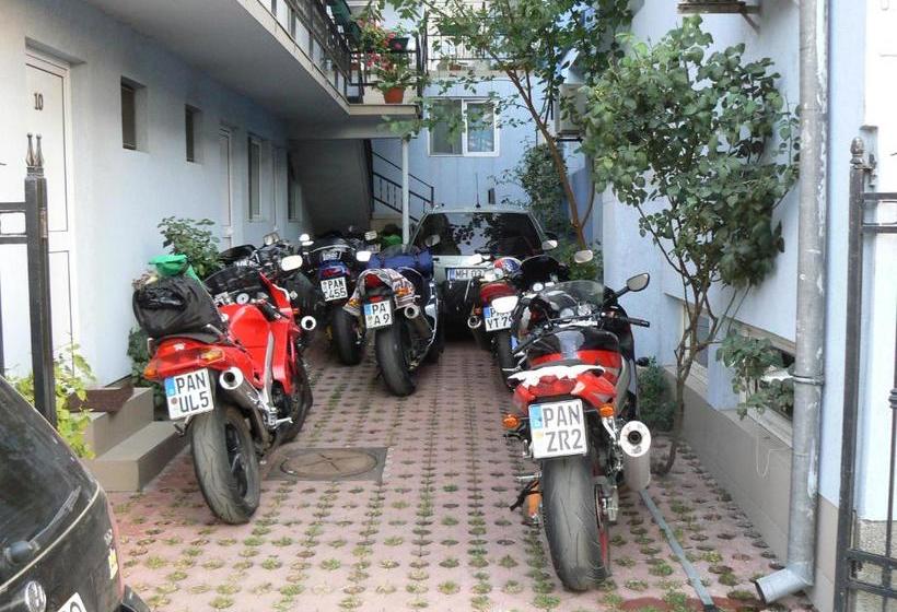 هتل Hostel Tropical