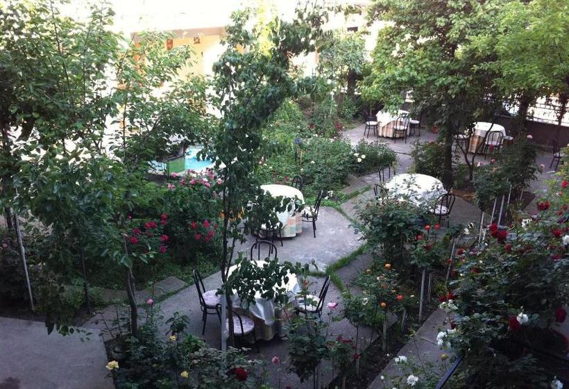 هتل Hostel Tropical