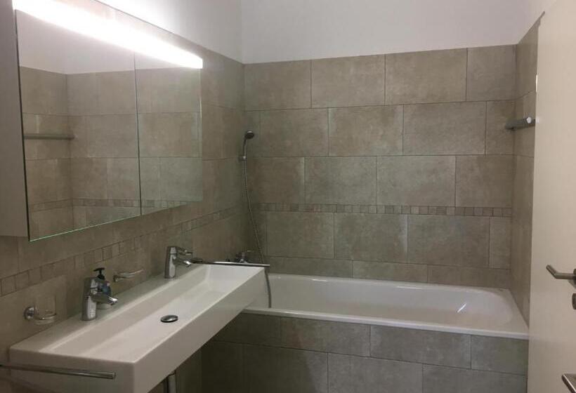 فندق Und Restaurant Zum Hirschen