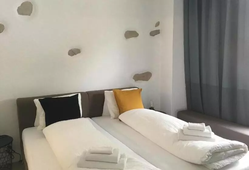 בית מלון כפרי Und Restaurant Zum Hirschen