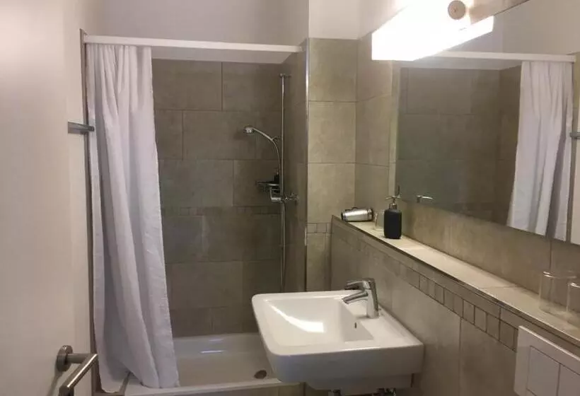 בית מלון כפרי Und Restaurant Zum Hirschen