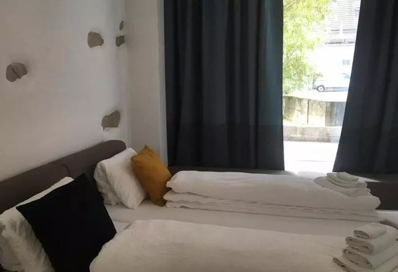 בית מלון כפרי Und Restaurant Zum Hirschen