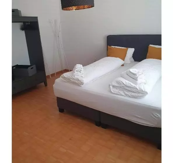 בית מלון כפרי Und Restaurant Zum Hirschen