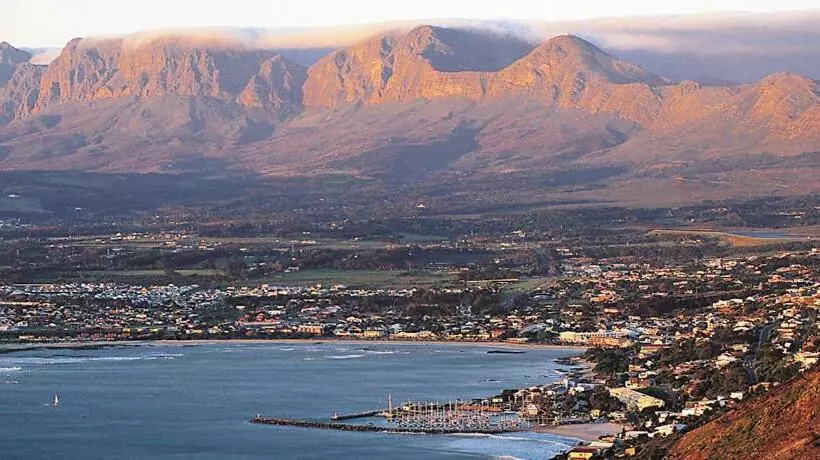 بنسيون Berg En Zee Guesthouse