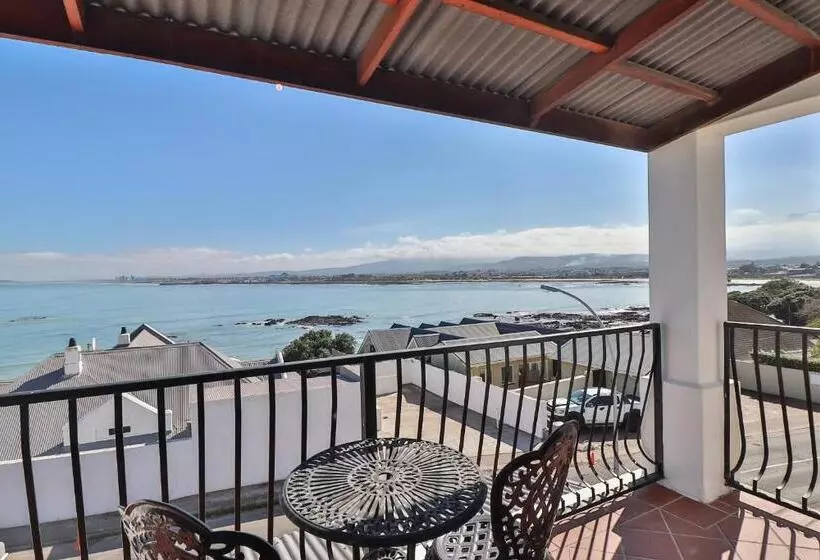 بنسيون Berg En Zee Guesthouse