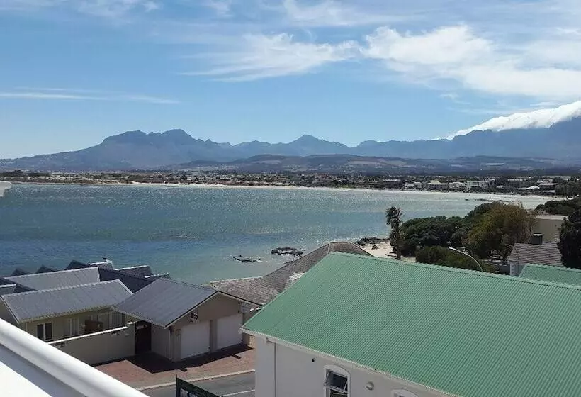 بنسيون Berg En Zee Guesthouse