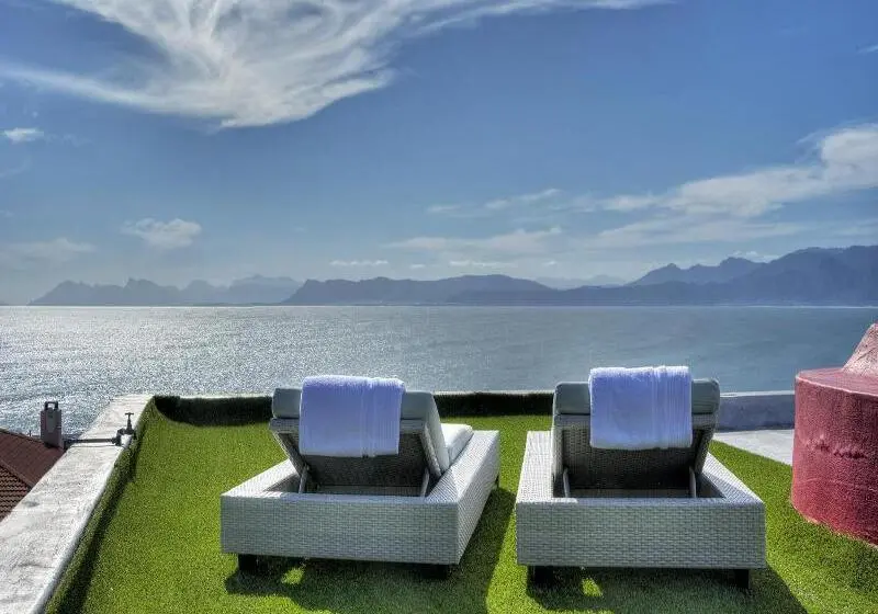 Sea Star Lodge