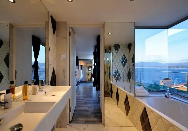 Sea Star Lodge