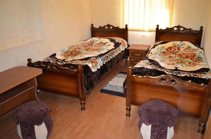 تختخواب و صبحانه Tatev 1